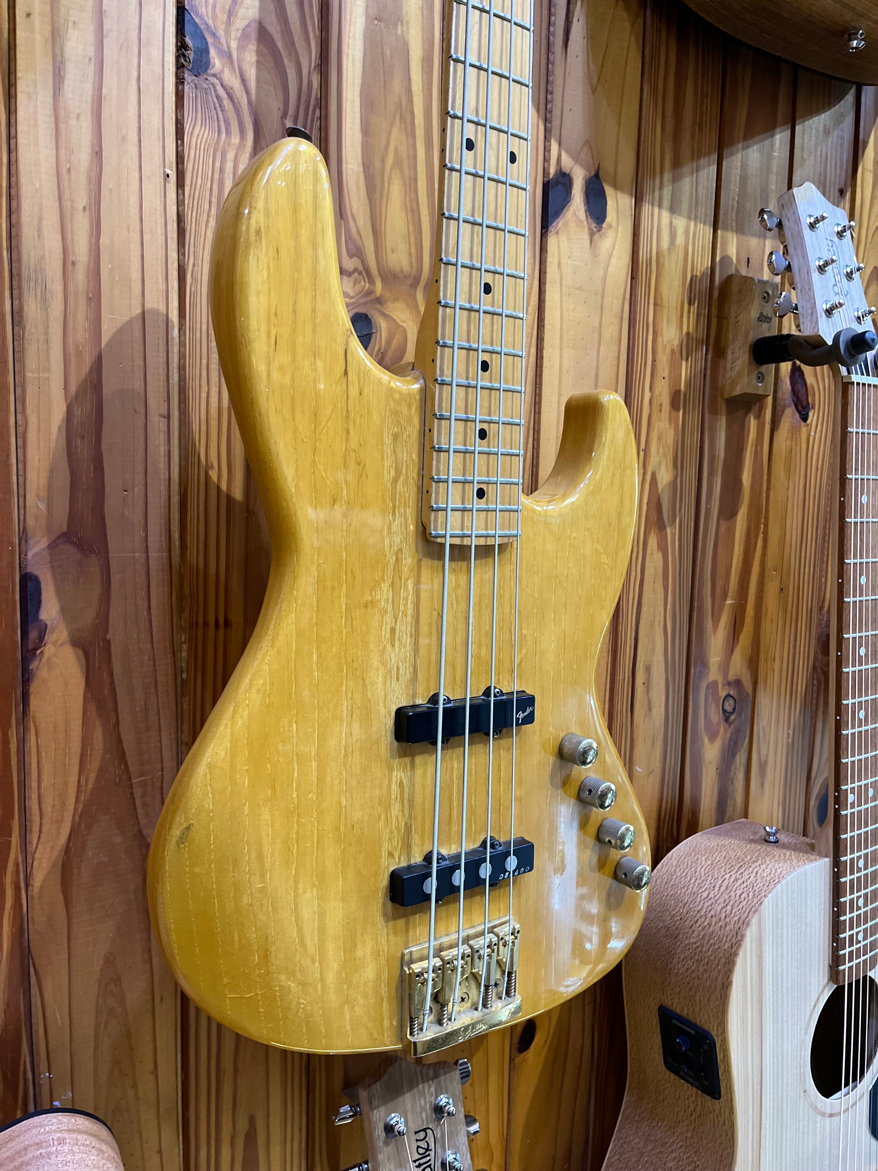 □FENDER JAPAN JBR-80M JAZZ BASS - ベース