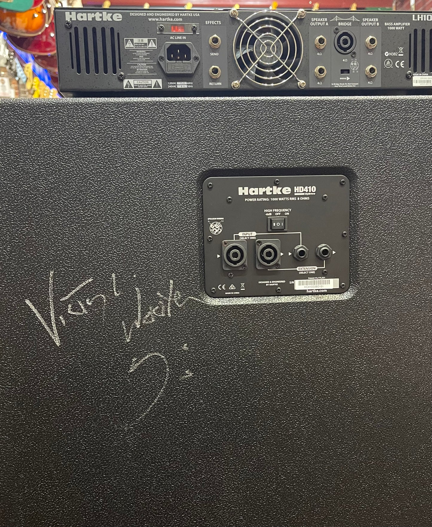 Hartke LH1000 Victor Wooten Signed Bass Rig with HD410 | Guitar Bros